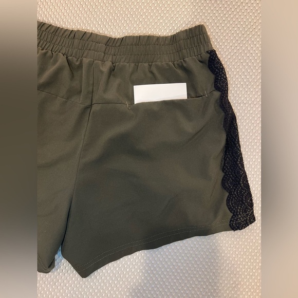 ✨FABLETICS XS black laced trim Army Green athletic shorts back pocket velcro - Picture 6 of 13